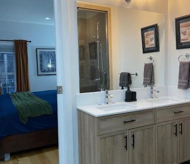 Lenox Apartment | Urban Peak Escape