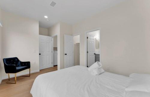 Mira Mesa Villa | Urban Retreat Fun Relax Self Check-In Hot Tub Foosball Fire Pit Cornhole