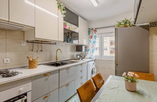 Carvoeira Apartment | Urban Retreat Queluz