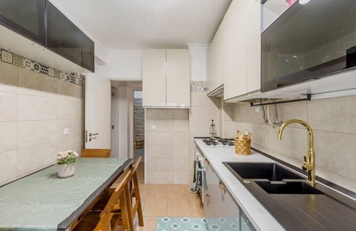 Carvoeira Apartment | Urban Retreat Queluz