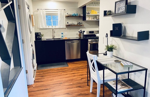Ferndale House | Urban Retreat. Short walk to Downtown Ferndale.