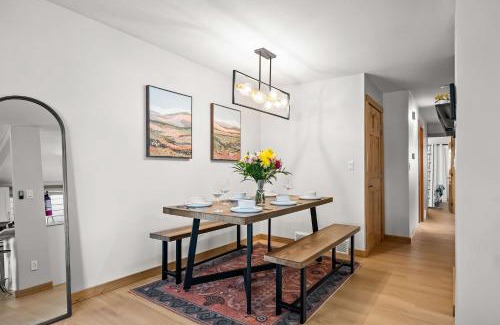 Inglewood House | Urban Sanctuary Balcony and Yard in Inglewood YYC