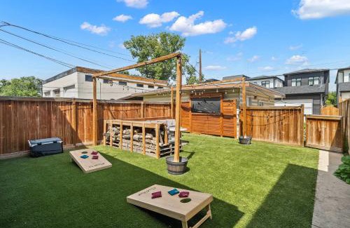 Inglewood House | Urban Sanctuary Balcony and Yard in Inglewood YYC