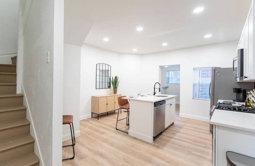 Mount Washington House | Urban Sophistication in Renovated Gem; Pets OK