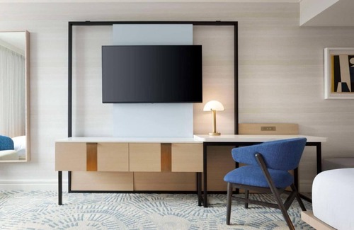 Glencoe Hotel | Urban Spa Haven: 4 Spacious Rooms with Pool, Steakhouse & Steps from Katy Trail