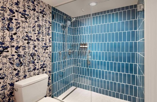 Glencoe Hotel | Urban Spa Haven: 4 Spacious Rooms with Pool, Steakhouse & Steps from Katy Trail