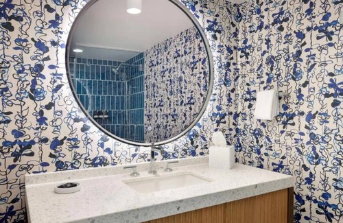 Glencoe Hotel | Urban Spa Haven: 4 Spacious Rooms with Pool, Steakhouse & Steps from Katy Trail