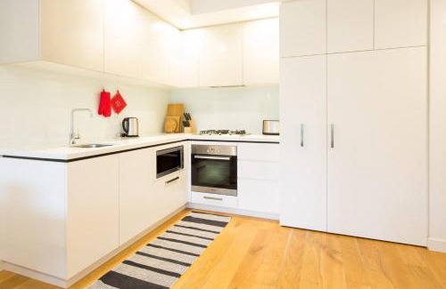 Windsor Apartment | Urban Stay in Trendy Windsor close to Chapel St