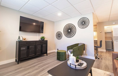 Downtown - Waterfront Apartment | Urban Woods Retreat | In the Heart of Downtown