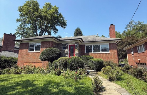 Colonial Village House | Urban ZenDC 1-bedroom in a house with fitness room and AC in charming Washington