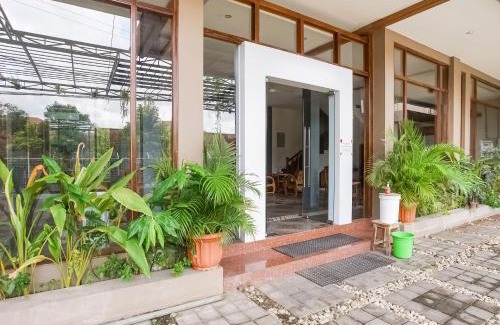 Baturetno Hotel | Urbanview Hotel Blok O International by RedDoorz