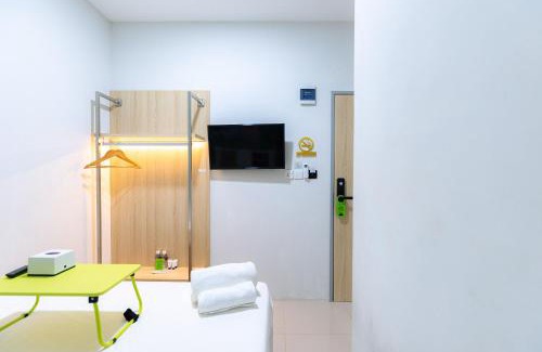 Kabil Hotel | Urbanview Hotel R House Batam by RedDoorz