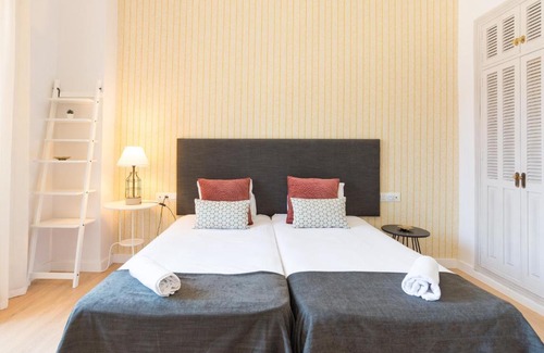 La Merced Apartment | Urbe10 Plaza de la Merced 3 bedroom apartment