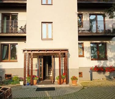Brynow Apartment | Urocze Mieszkanie 1 z parkingiem