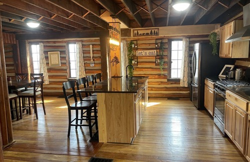 Drayton Plains House | The little Log Lodge