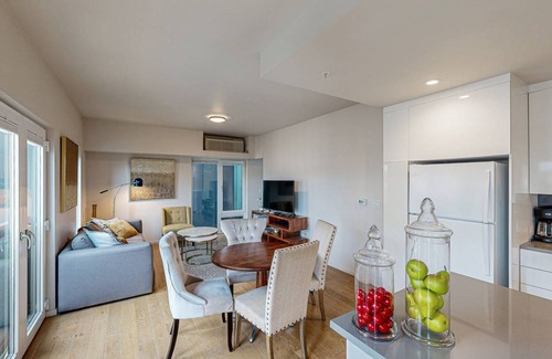 Uptown Condo | 90 m² Condo ∙ 2 bedrooms ∙ 6 guests