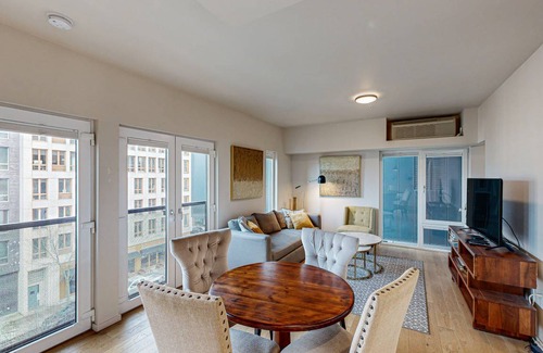 Uptown Condo | 90 m² Condo ∙ 2 bedrooms ∙ 6 guests