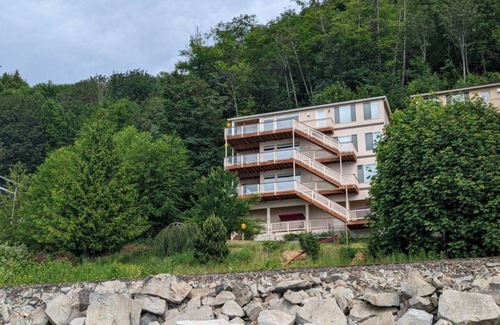 Harbour Pointe House | House ∙ 3 bedrooms ∙ 14 guests
