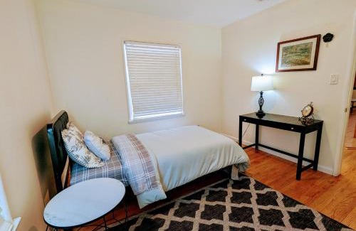 Sherman Oaks House | Entire House,Convinient location in Los Angeles , near Universal, Hollywood, Pets Friendly, Free WIFI