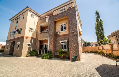 Wuse 2 House | Utobert Spacious 3BR fully-serviced Residence