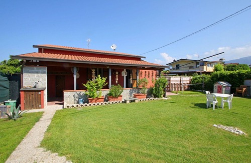 Ronchi Apartment | Utopia - House at 1,4Km from the Sea for 5 People with Garden