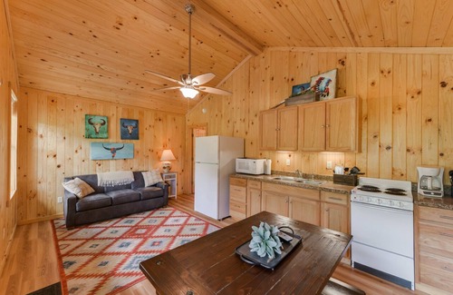 Utopia Cabin | Utopia River Retreat is a secluded paradise nestled along the Sabinal River in the Texas Hill Country.