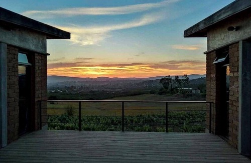San Antonio de las Minas Cabin | UvaUva 2 | Eco-retreat. King size bed/balcony