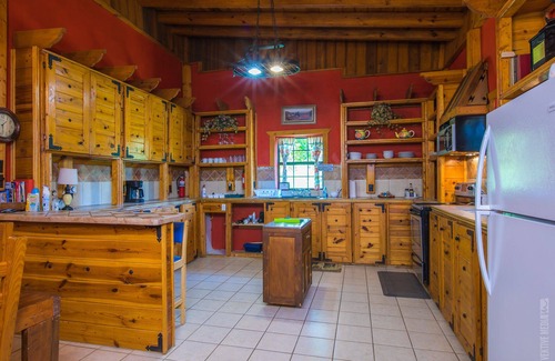 Brookeland House | V#1 Beautiful Villa in Sam Rayburn-best value, lots of parking, 7-9 guests