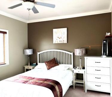 West Newton - Highway 10 House | V.I.P. CLUB