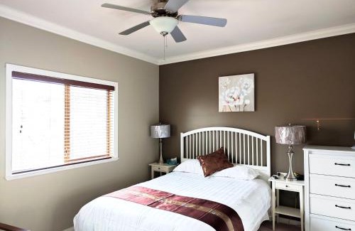 West Newton - Highway 10 House | V.I.P. CLUB