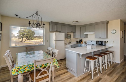 Gearhart Condo | V467 2 Bedroom 1st Floor renovated, Pet Friendly, No cleaning fees