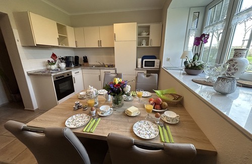 Hilgenriedersiel Apartment | Vacation apartment Seeschwalbe directly on the North Sea dike. Idyllic, quiet, natural beach