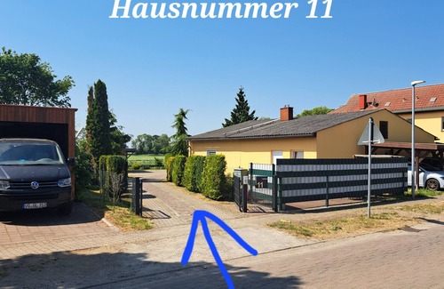 Ludwigsburg Apartment | Vacation apartment 100sqm Living 3 double beds Bedroom Kitchen Bathroom
