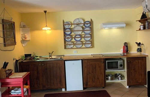 Menotey Apartment | Vacation apartment, 60m2, natural stone terrace near Dole, ground-level access possible.