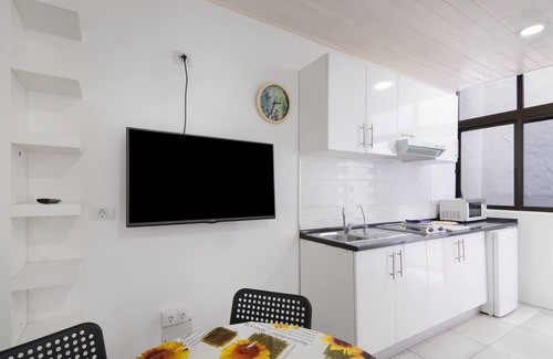 San Fernando Apartment | Vacation Apartment 'Apartamento Con Jardín' with Mountain View, Private Garden and Wi-Fi