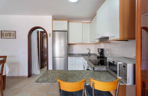Arona Apartment | Vacation Apartment 'Apartamento Los Geranios' with Shared Pool, Private Terrace and Wi-Fi