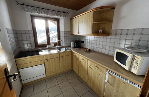 Grashof Apartment | Vacation apartment Chiemsee 91sqm, balcony, kitchen, 2 bedrooms, 1 living room, WLAN