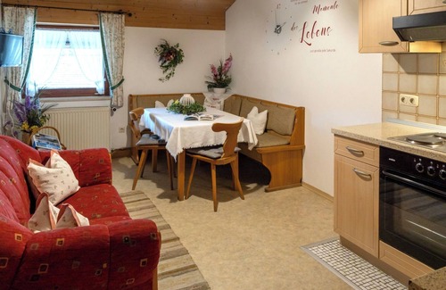 Grabenstatt Apartment | Vacation apartment Wiesenblick, upper floor, 50 sqm, 2 - 5 pers. Bedroom, balcony
