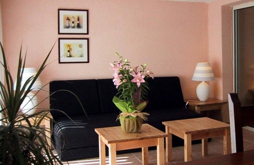 Bandol Villa | Vacation apartment in Provencal villa between stone pine trees, 350m from beach