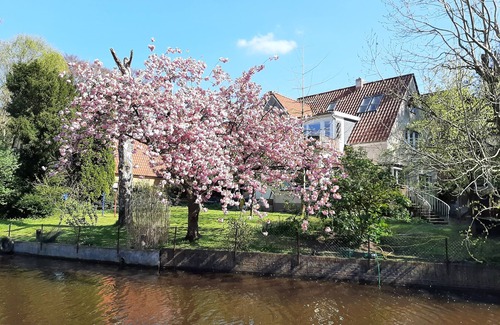 Emden Condo | Vacation apartment Jantje in Emden city center with garden directly on the canal
