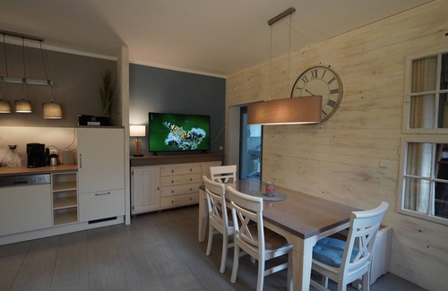 Serrahn Apartment | Vacation apartment "Kranich" on Lake Krakow with terrace and playroom