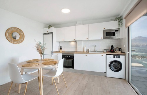 Tacoronte Apartment | Vacation Apartment 'My Pris' with Sea View, Balcony and Wi-Fi