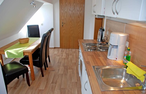 Samtens Apartment | Vacation apartment Pommernhof on the upper floor with sitting area in the garden - Ferienwohnungen auf dem