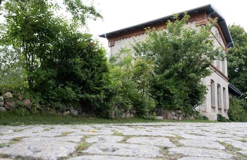 Wallsbull Apartment | Vacation apartment station building