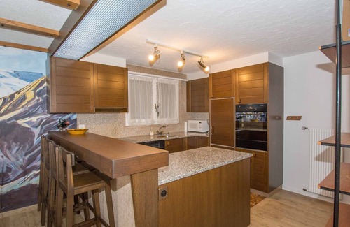 Adelboden Apartment | Vacation apartment with sunny garden seating area, close to the village center.