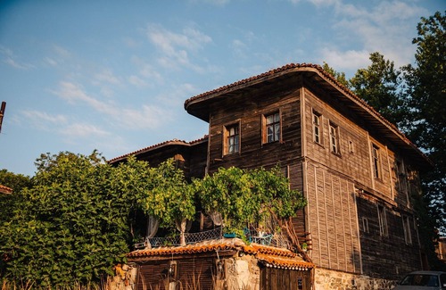 Chernomorets Apartment | Vacation apartment with stunning sea views