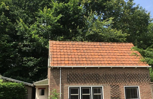 Zoutelande Cottage | Vacation at the foot of the dunes in atmospheric apartment with garden and parking.