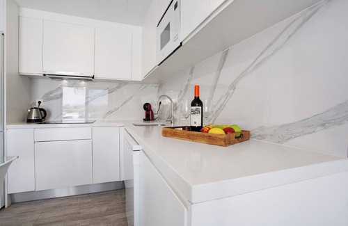Parque Holandes Apartment | Vacation 'Casa Sunrise' with Sea View, Shared Pool and Wi-Fi