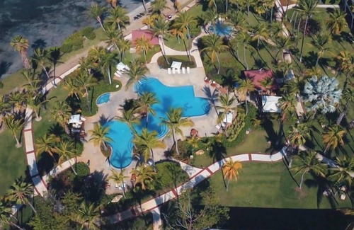 Carenero Apartment | Vacation Day Is Always A Great Idea! Beachfront, Onsite Dining, Free Parking
