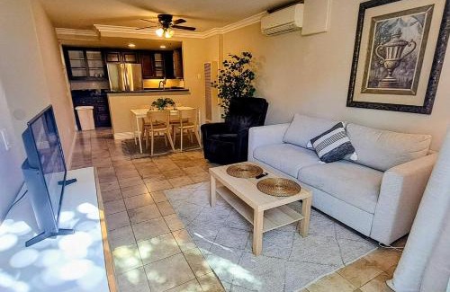 University City Apartment | -Vacation First floor luxury condo La Jolla, Spa, Pool, Gym